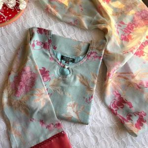 Paste floral kurti