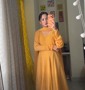 Bashanti  Rupshi Gown
