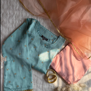 Paste chumki kurti